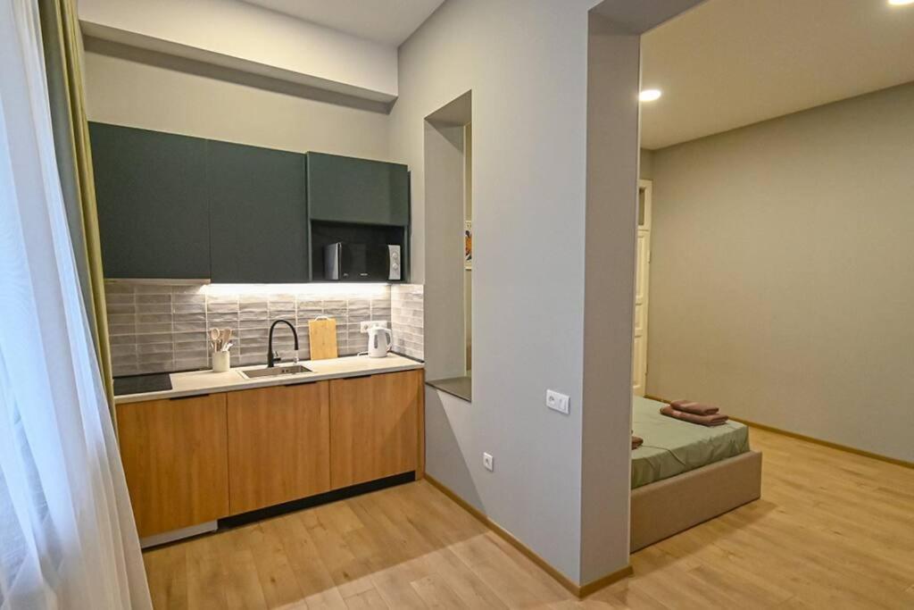 Studio With Balcony In Old City 第比利斯 外观 照片